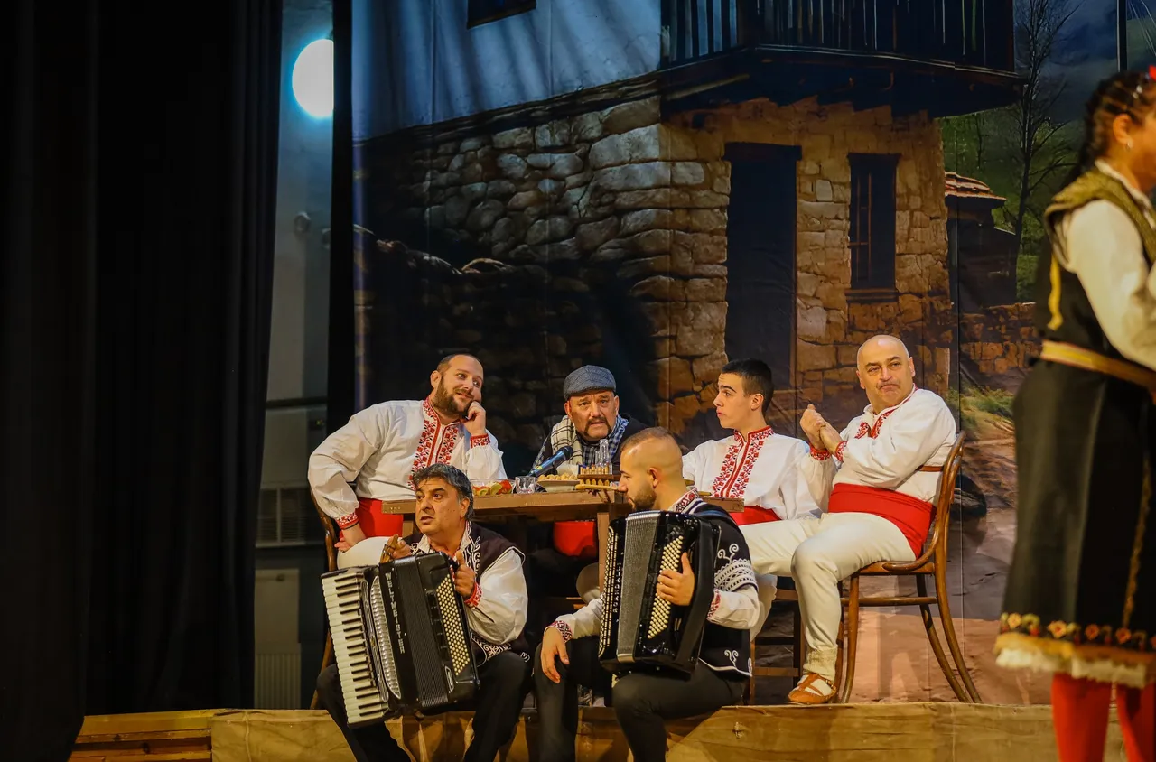 Фолклорният спектакъл "Не смо от ючера“ оживи сцената в Брезник