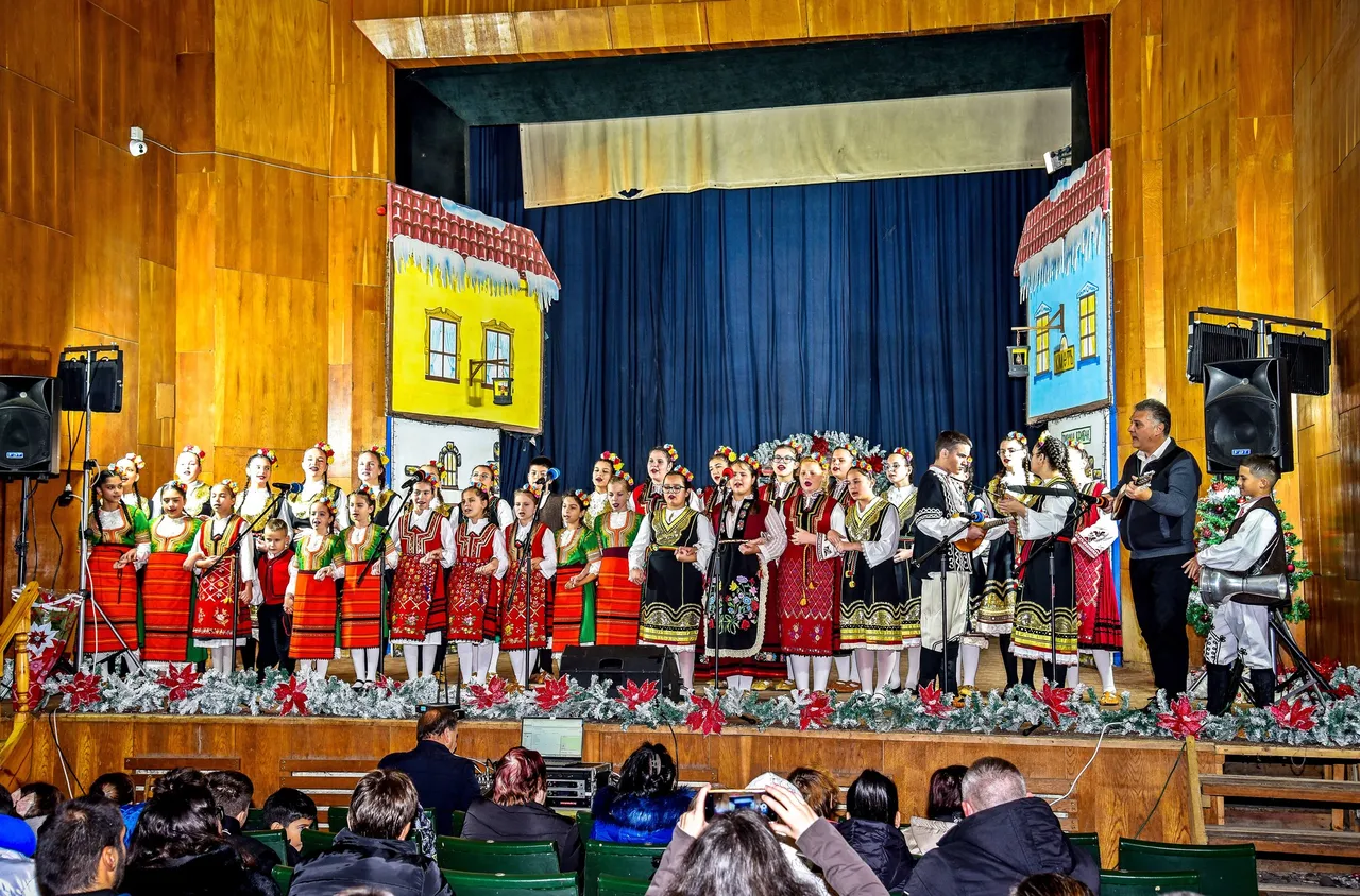 "Коледен благослов" в Бобов дол