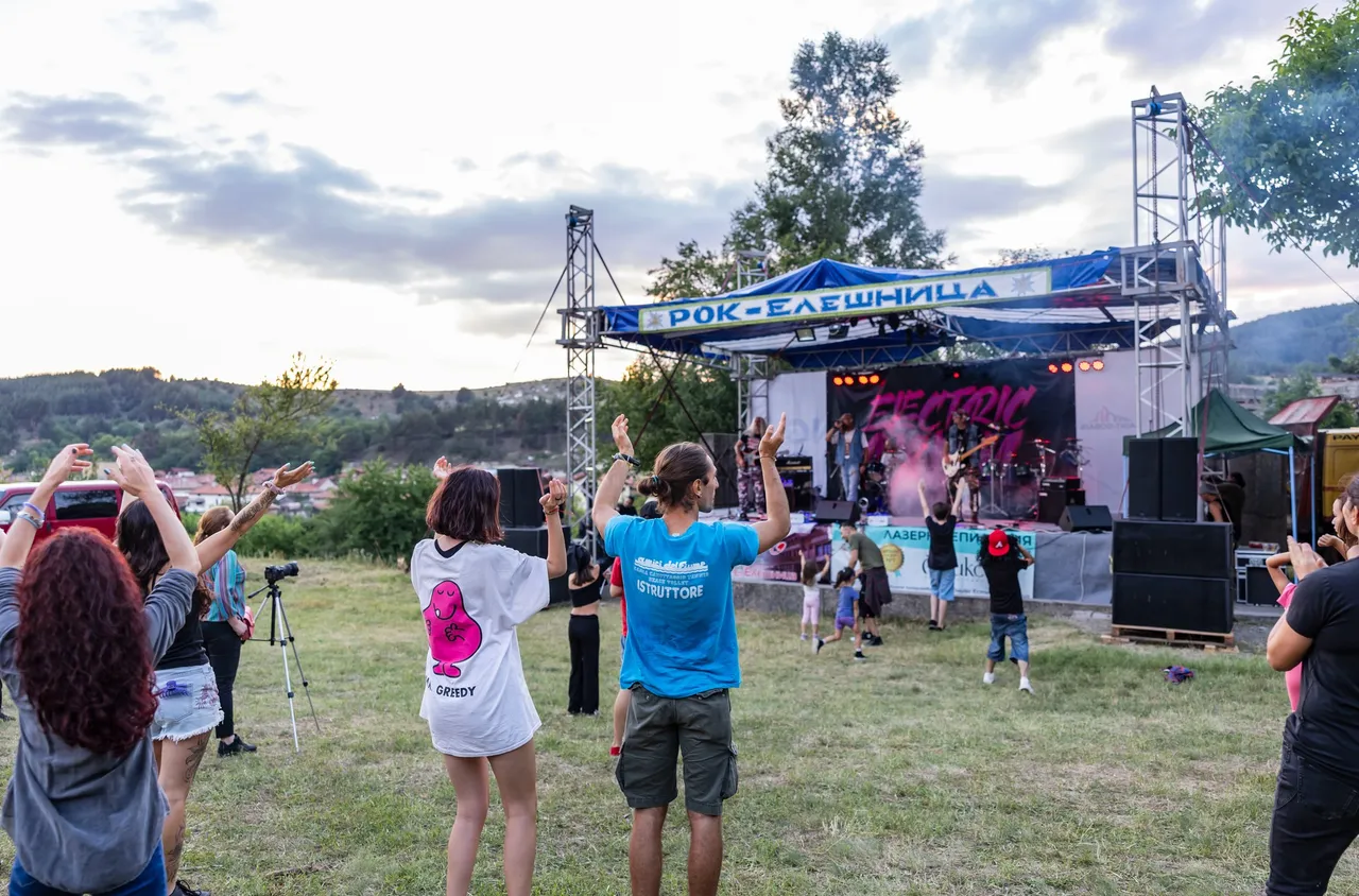 Четиринадесето издание на Рок Елешница събира почитатели на рока от цялата страна