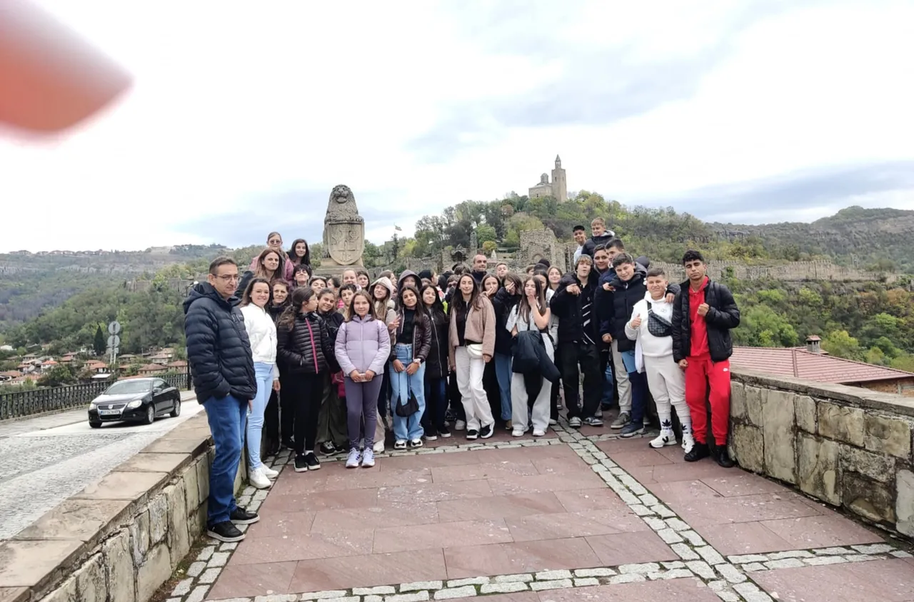 Ученици от математическата гимназия в Самоков на екскурзия във Велико Търново