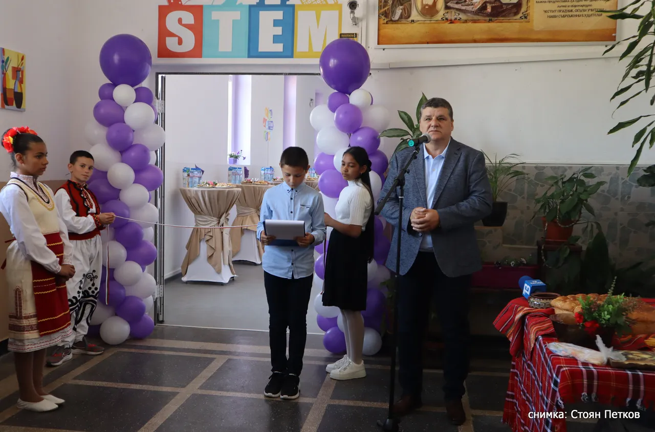 СУ "Св. Паисий Хилендарски" в Микрево с нови STEM кабинети