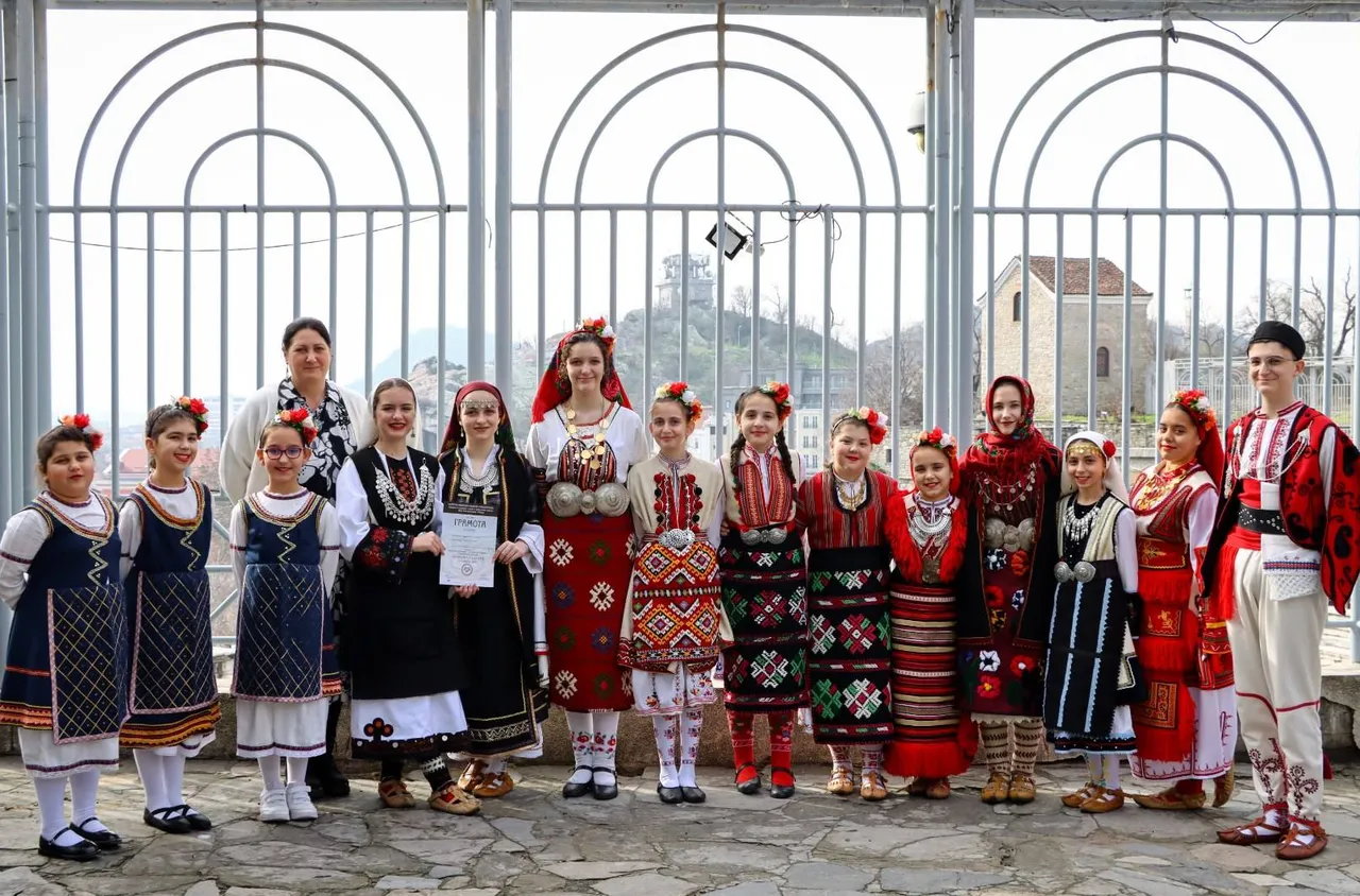 Фолклорна формация "Славеи" с блестящо представяне в Пловдив