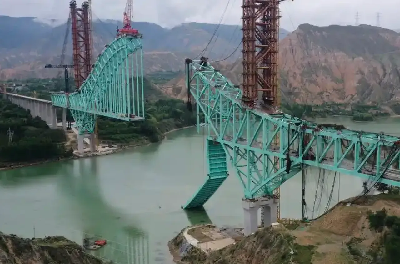 12 души загинаха след срутване на мост в Китай