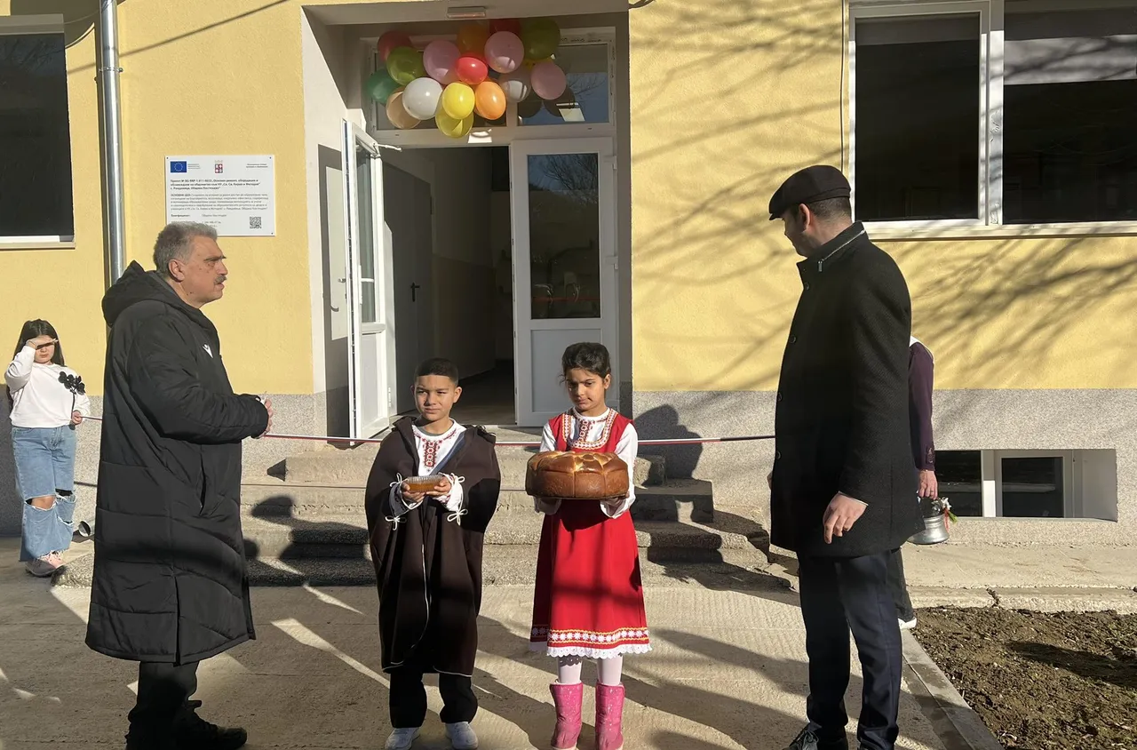 Откриха обновеното общежитие към началното училище в с. Раждавица