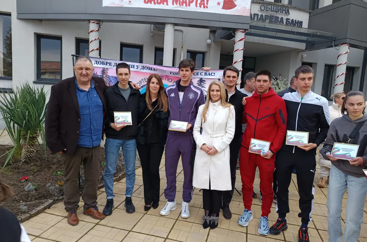 Сапарева баня посрещна тържествено състезателите от СК по биатлон 