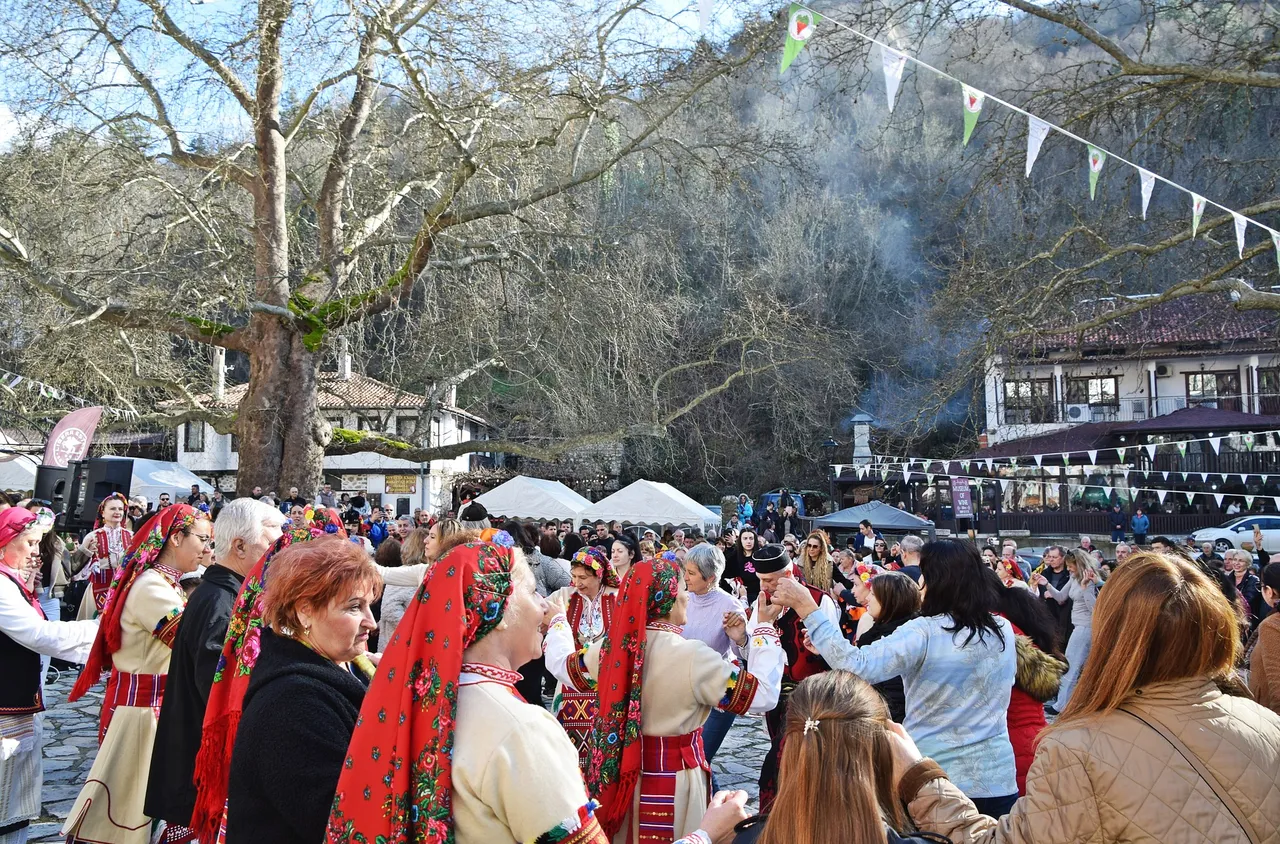 Песен, хоро и вино белязаха втория ден на празника "Златен грозд“ в Мелник