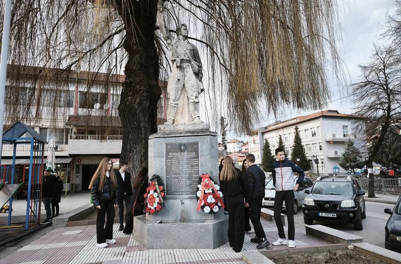 Сатовча почете героите на 3 март