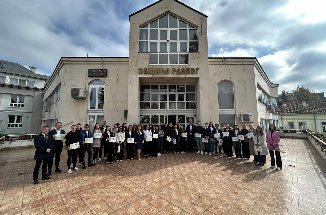 Ученици от Разлог управляваха общината за един ден/снимки/