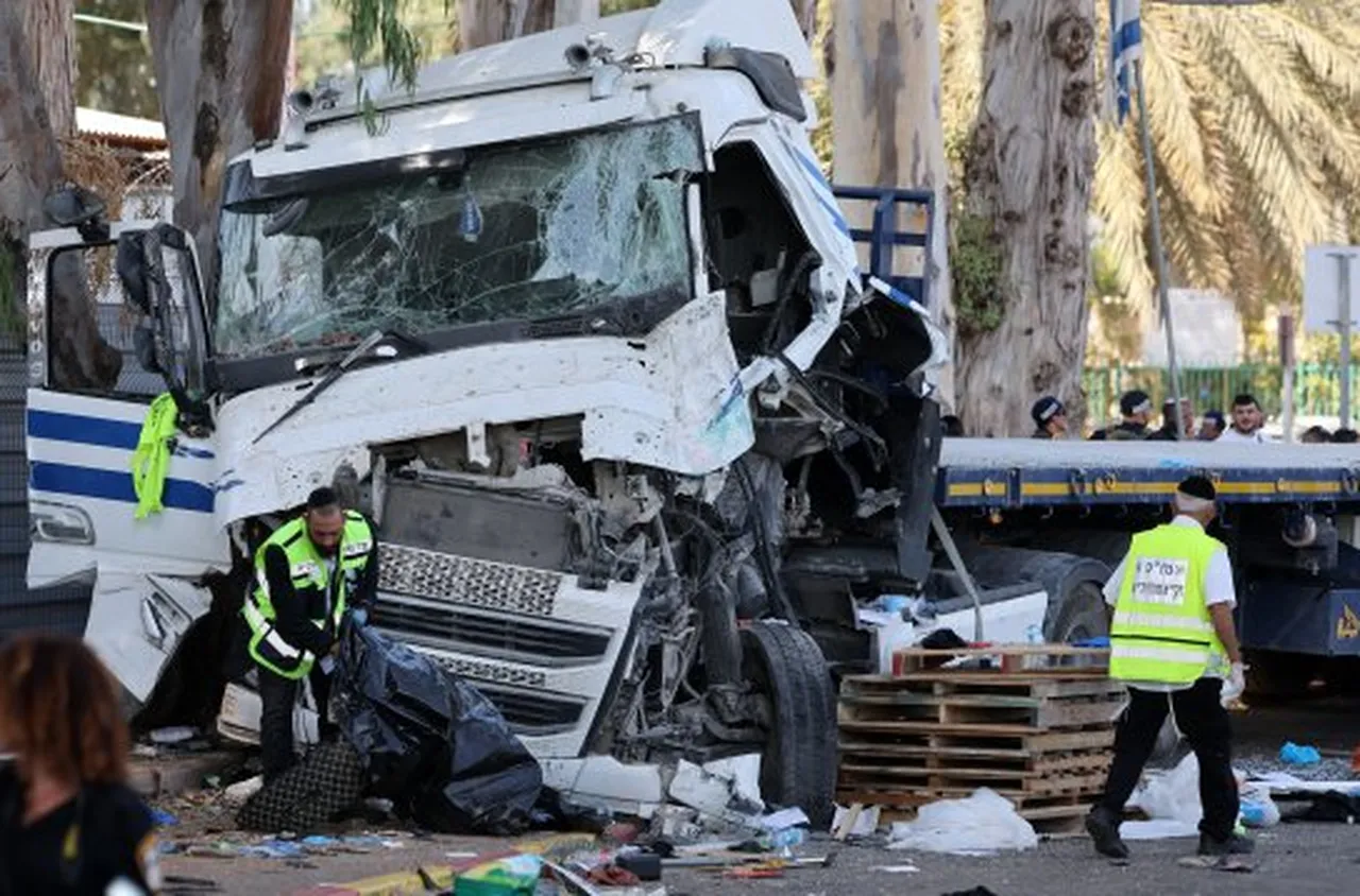 Терористична атака в Тел Авив, камион се вряза в чакащи на спирка хора