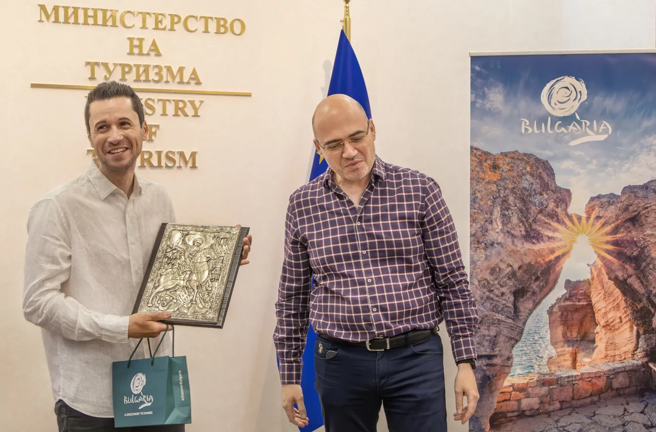 Министерството на туризма отличи Георги Колевичин за изкачване му на връх Еверест