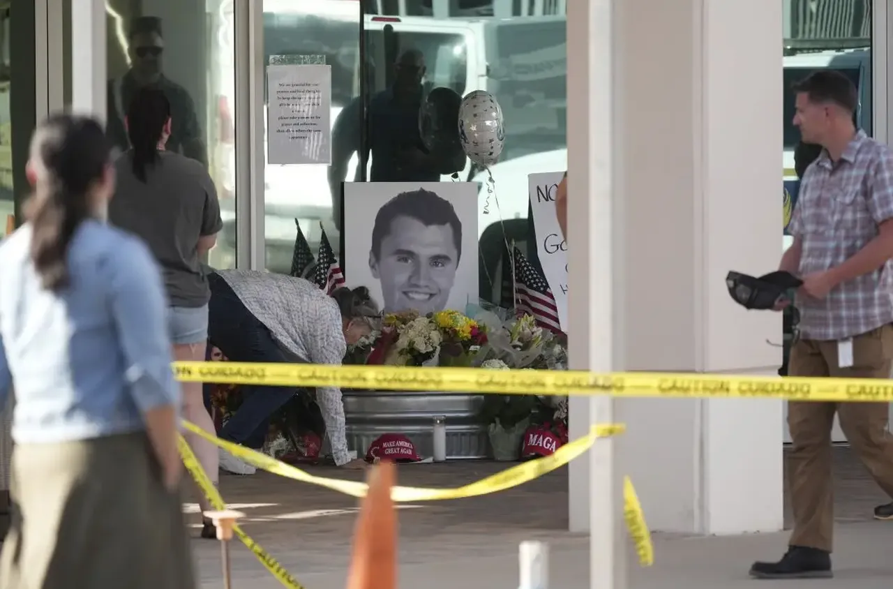 Показното убийство на привърженик на Тръмп: Издирват убиеца на Чарли Кърк