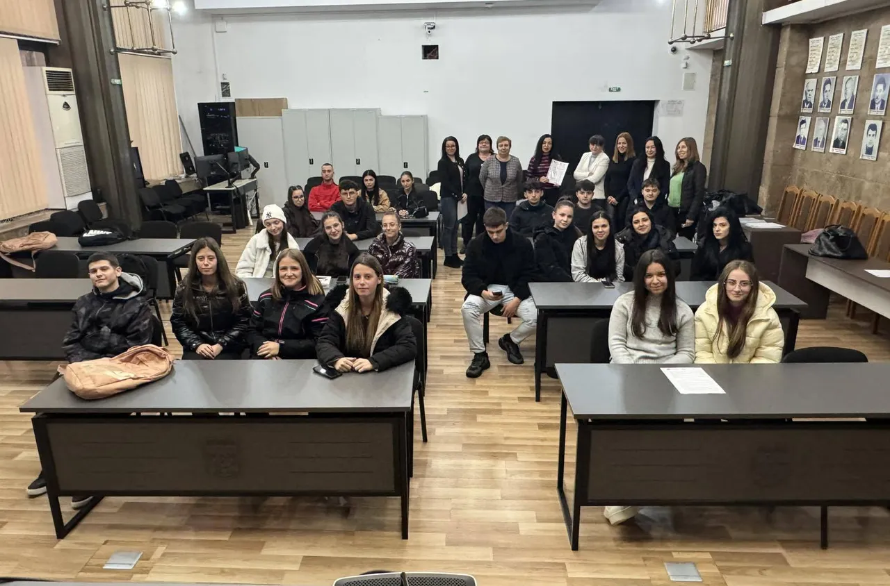 Гимназията по облекло в Дупница ще участва в проект за модерно образование