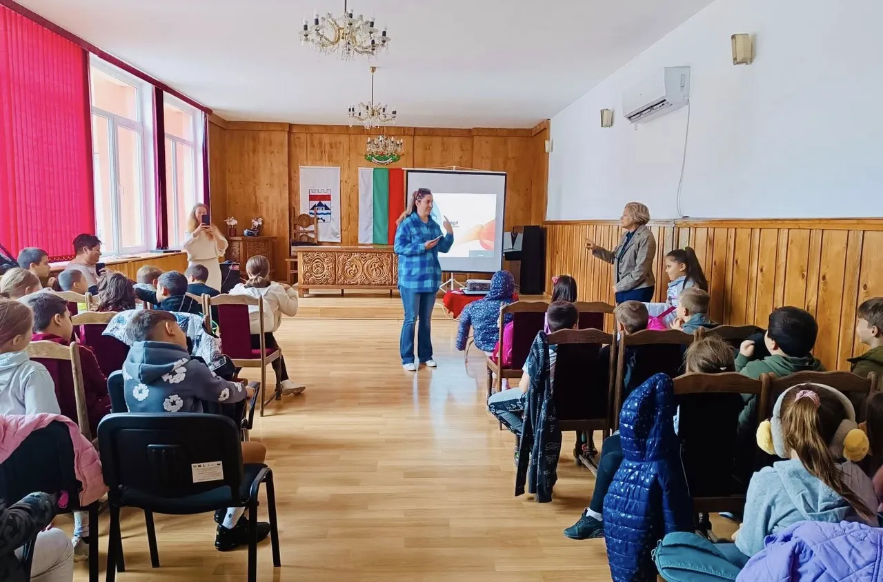 Ученици от Белово почетоха 81 години от гибелта на героя Александър Пипонков – Чапай