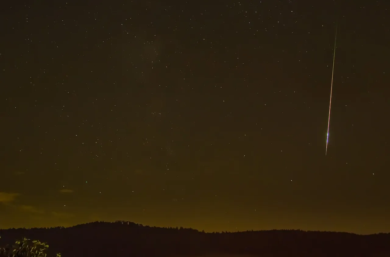 Часове до пикa на метеорния поток Геминиди