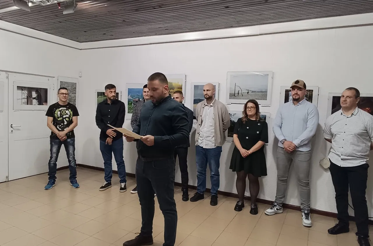 Млади фотографи събраха 1540 лева за лечението на Николай Бозинарев