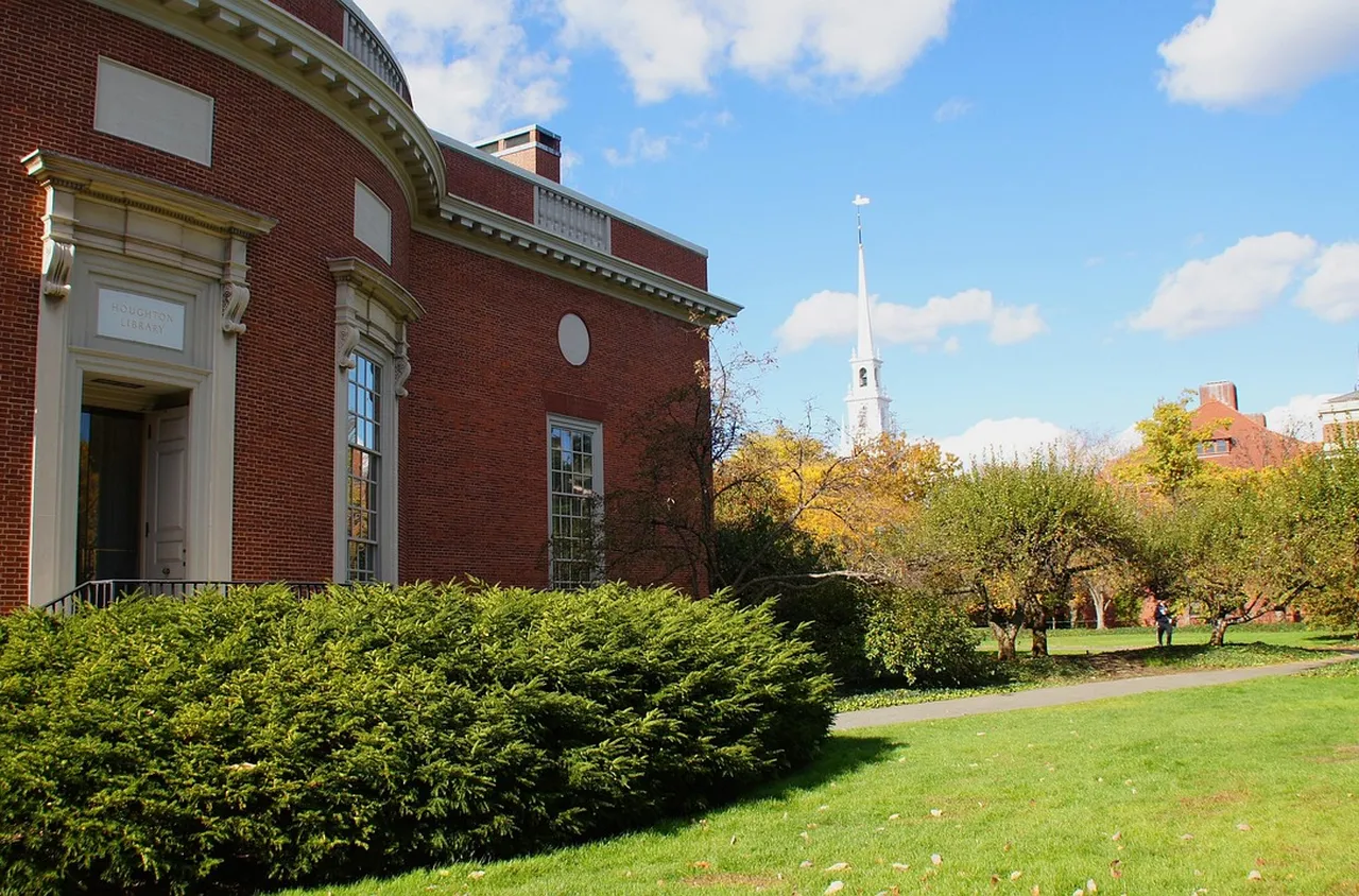 Правителството на САЩ санкционира Харвард