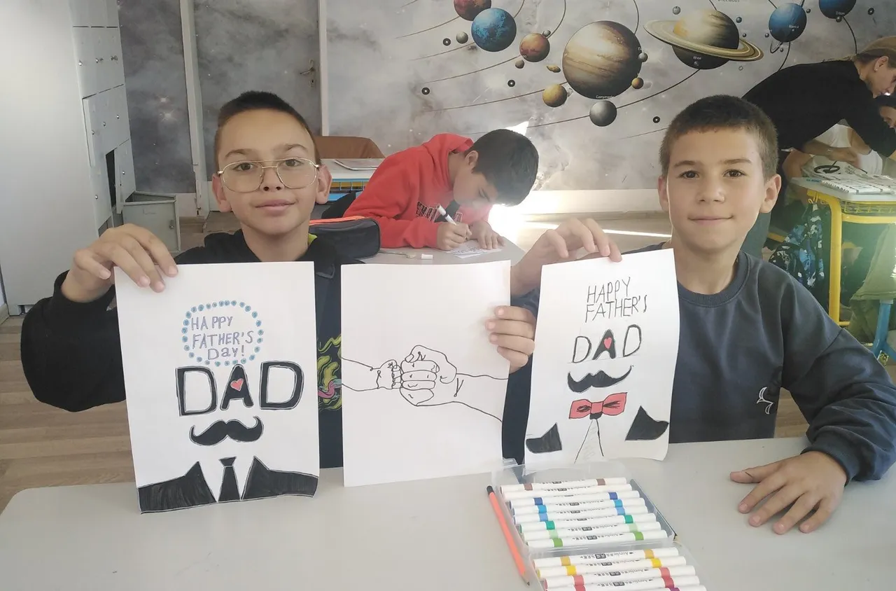 Ученици от СУ "Св. св. Кирил и Методий“ – Якоруда отбелязаха Деня на бащата