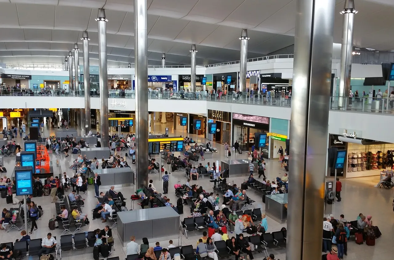 Пожар затвори летище "Хийтроу