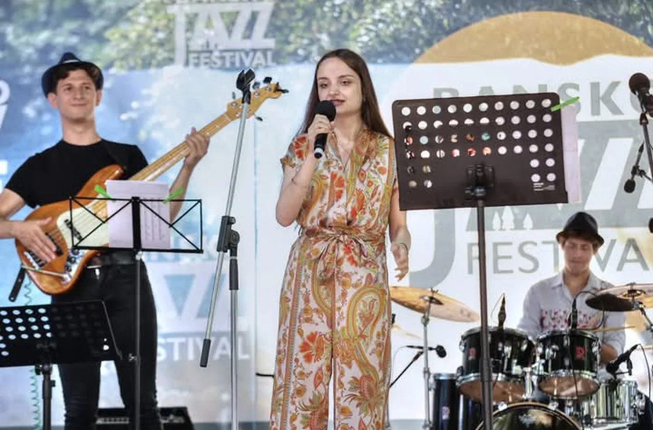 Певица от Банско с два златни медала на фестивал в Несебър