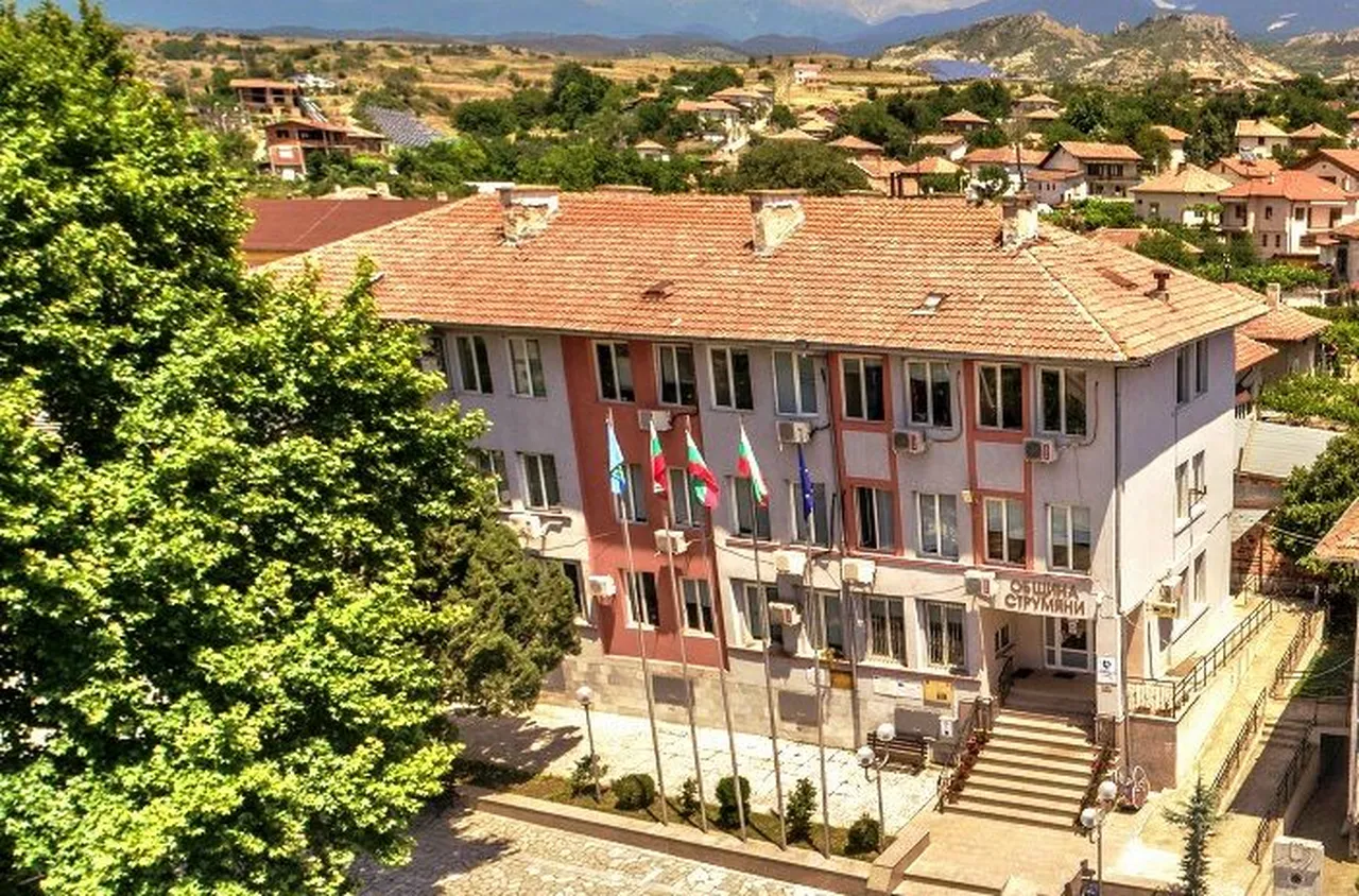 Община Струмяни обогатява зелените площи от местни екоинсталации