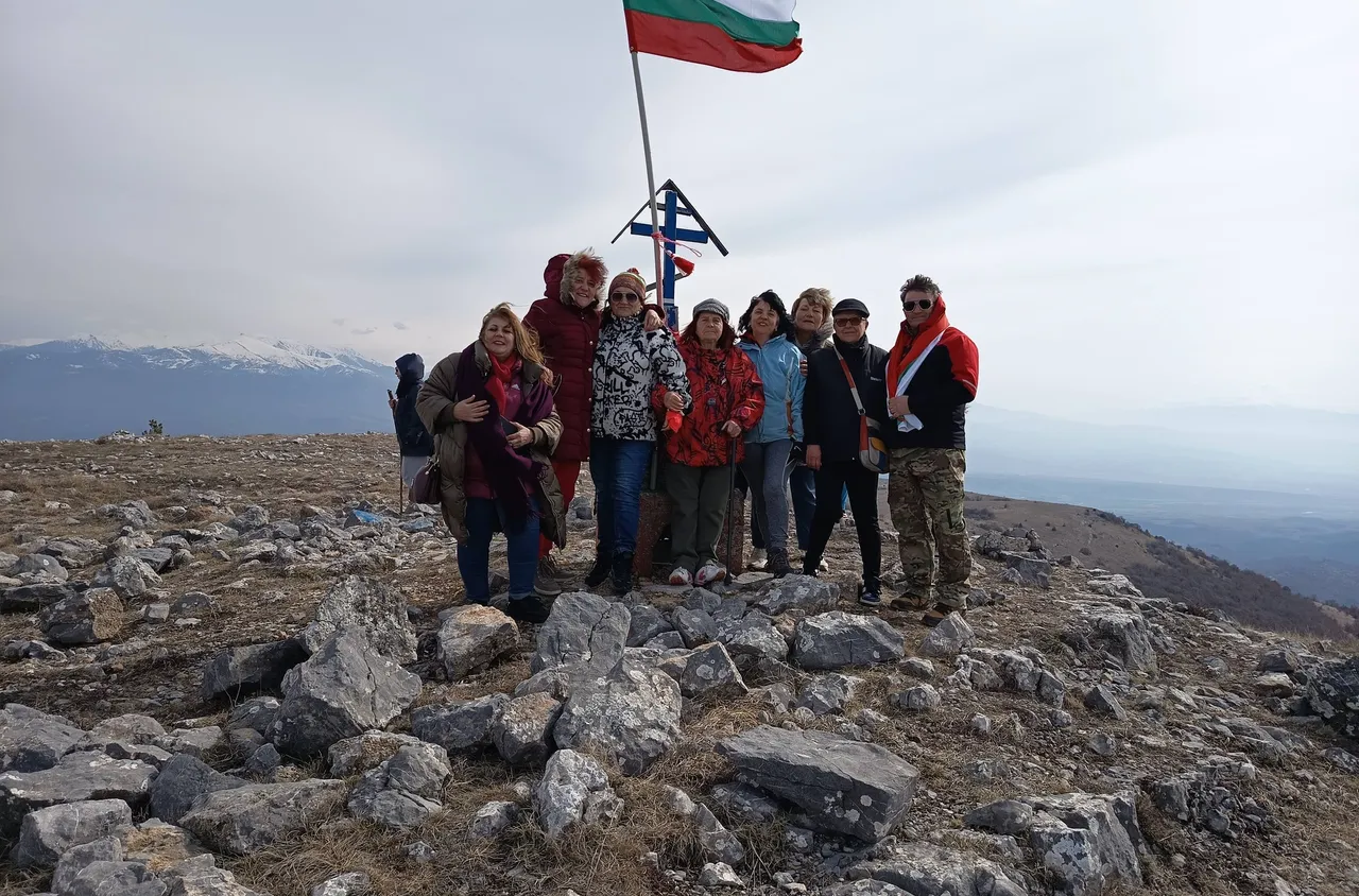 Смяна на знамето на връх Бобошевски Руен за 3 март