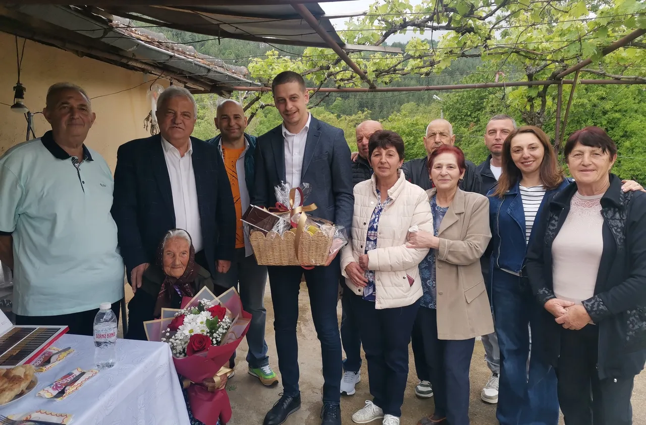 Век достойнство: Ташина Пейчева от Гоце Делчев навърши 100 години