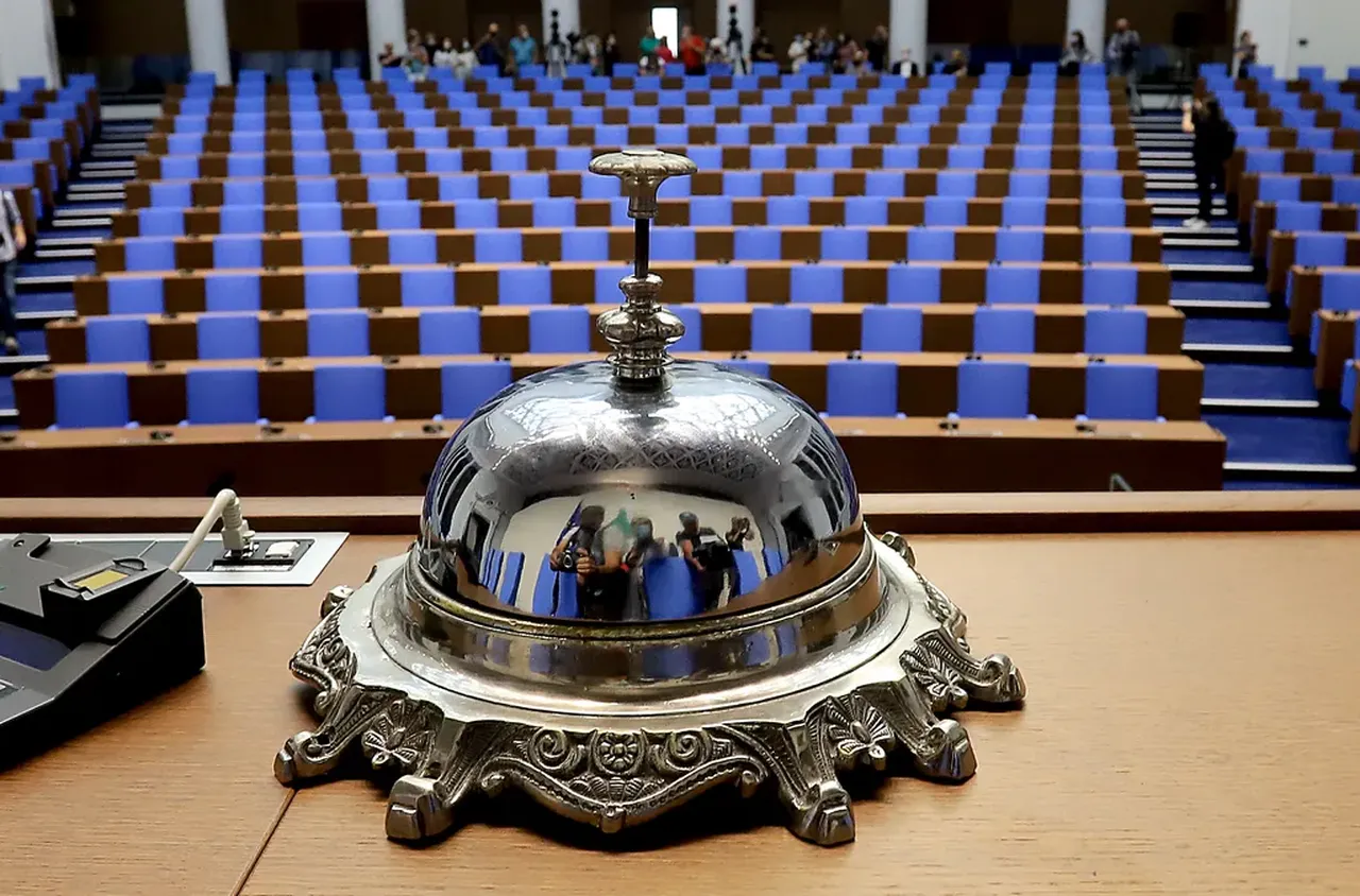 НС остава без председател, само 1 глас не достигна на доц. Киселова