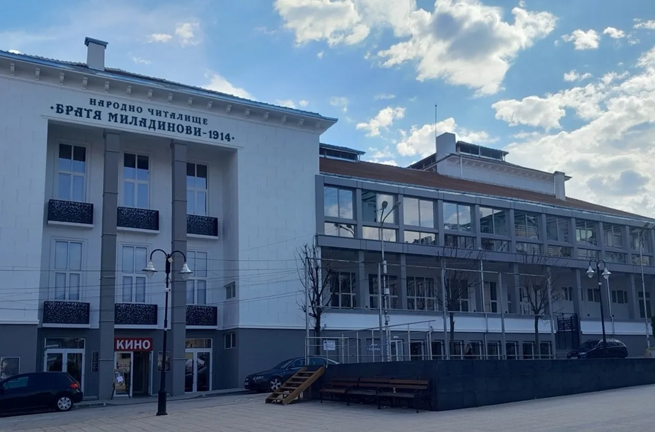 Поетична вечер в Петрич съчета виното и любовта в празник на словото