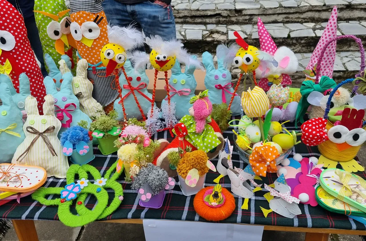 Малки творци с големи сърца на Великденския базар в Рила