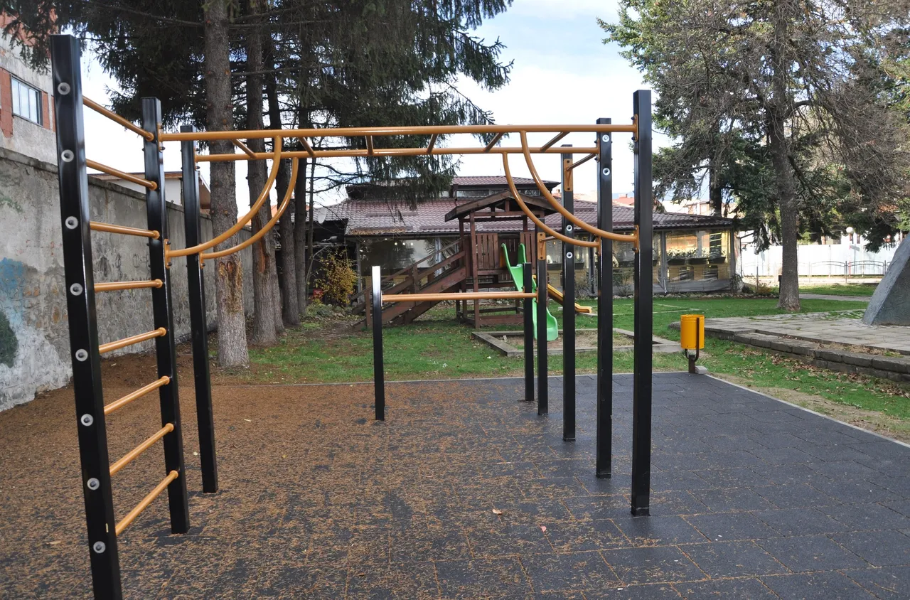 Разлог откри нова стрийт фитнес площадка