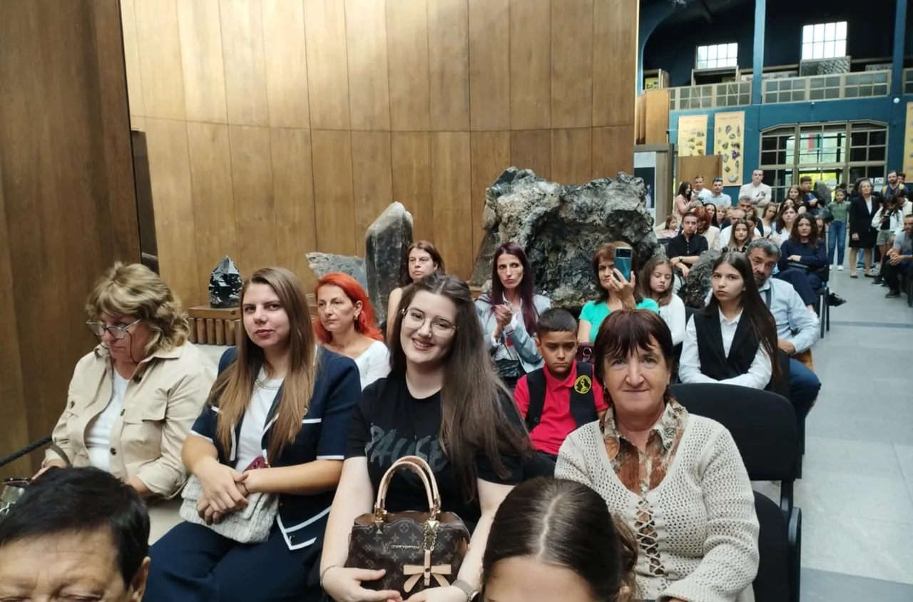 Ученици и учители от Сатовча бяха наградени в конкурса "Зелена планета"