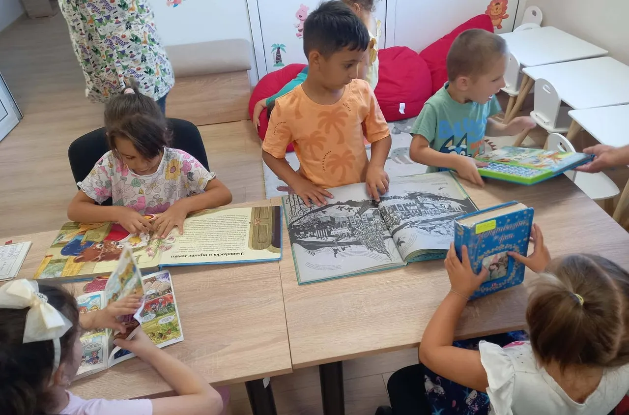 Деца от детската градина в село Струмяни гостуваха на читалището