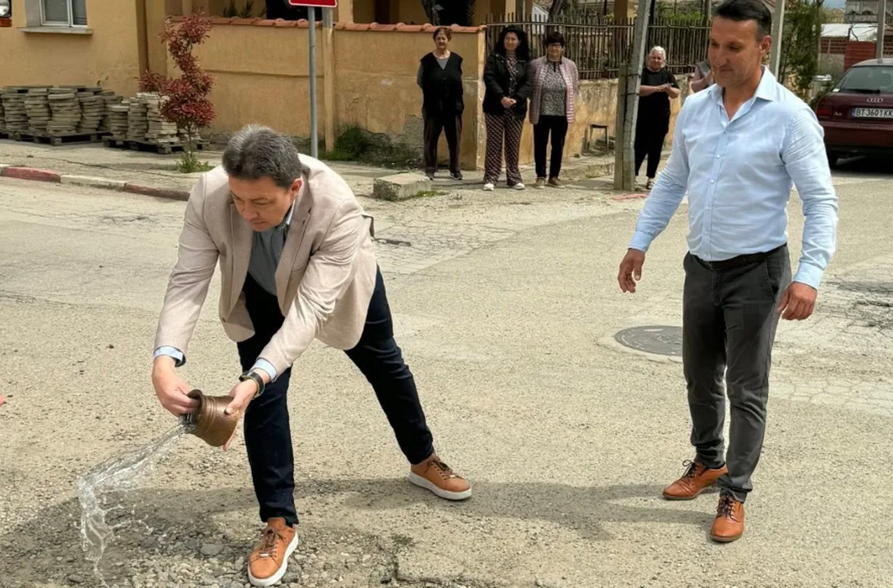 Започна ремонт на няколко улици в село Рупите