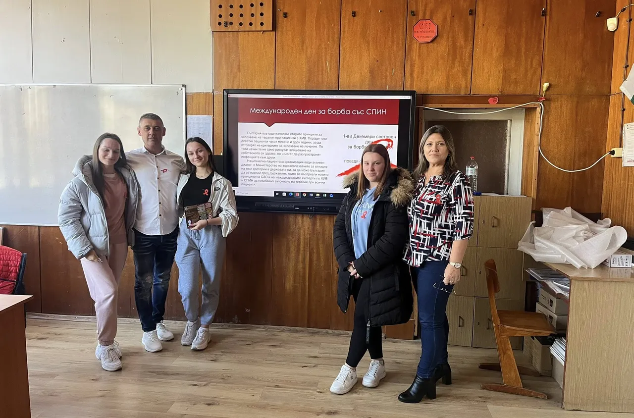Ученици от Кочериново отбелязаха Световния ден за борба със СПИН