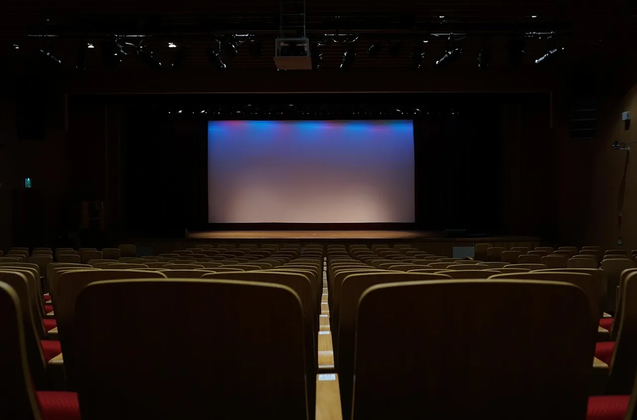 "Милионерът": Благотворителен спектакъл в театъра в Дупница