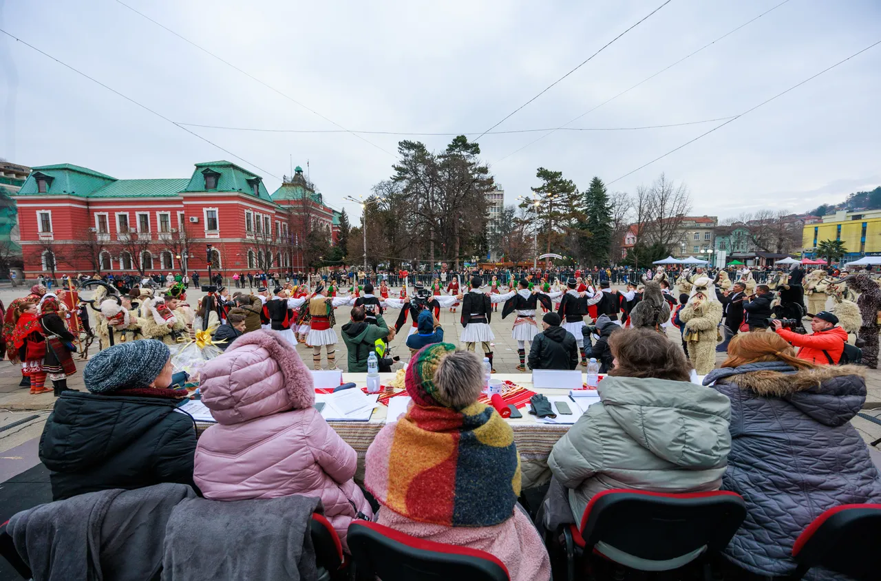 Над 3 500 кукери и сурвакари се събират на "Джамала 2026"