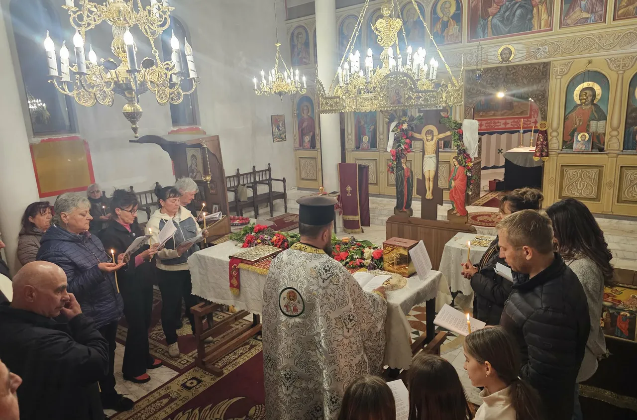 Десетки вярващи участваха в богослужението на Разпети петък в с. Рилци