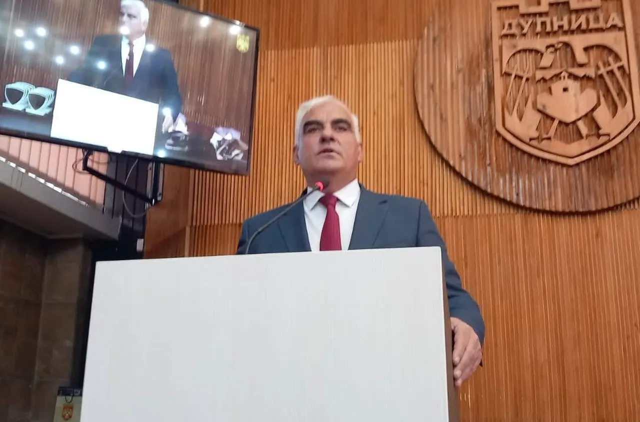 Общински съвет - Дупница отличи изтъкнати жители на града