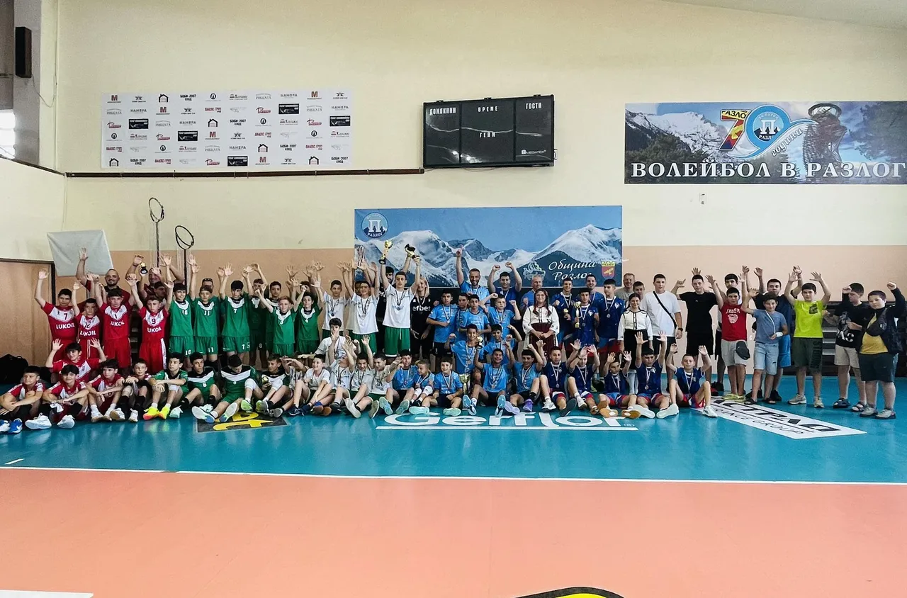 Момчета до 14 години на финал по волейбол в Разлог