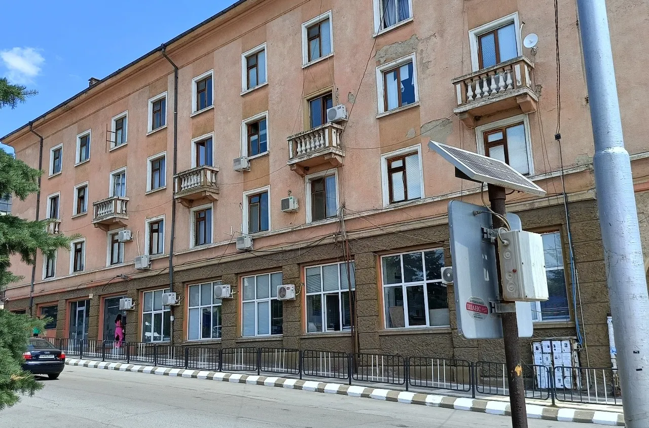 Започва енергийно обновяване на сградата на общината в Бобов дол