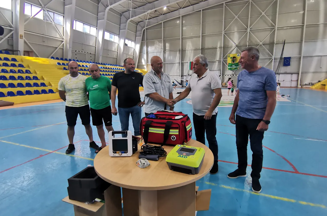 Спорна зала “Неврокоп арена” получи животоспасяваща медицинска апаратура