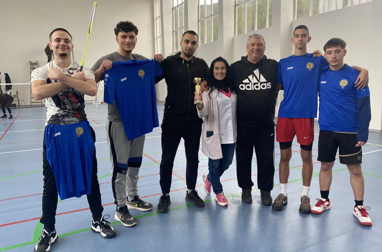 Два дни бадминтон и две шампионски титли в обновения училищен салон на ПГОСУ "Св.Иван Рилски", град Дупница