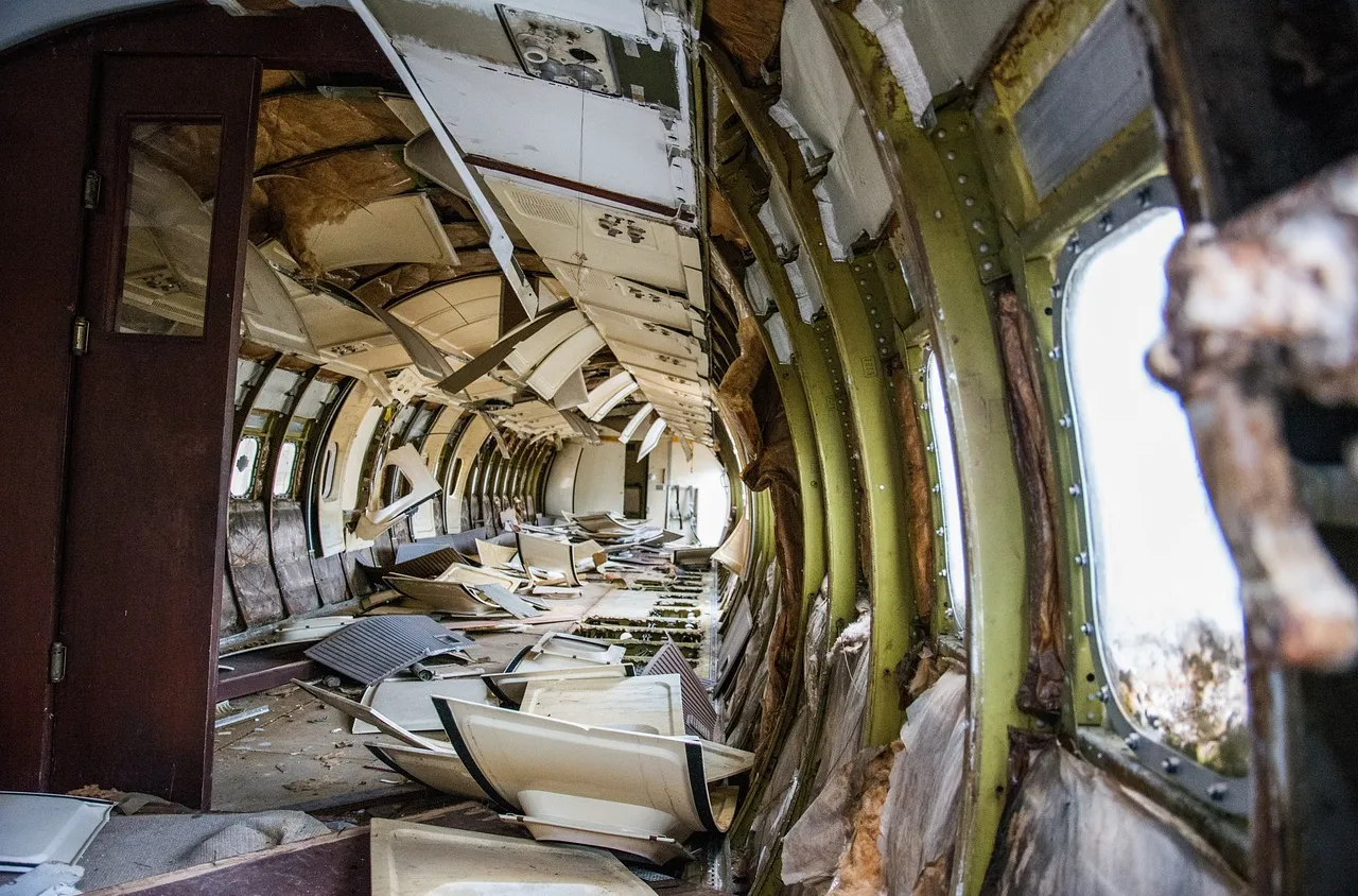 Самолет се разби в къща в Литва, има жертви