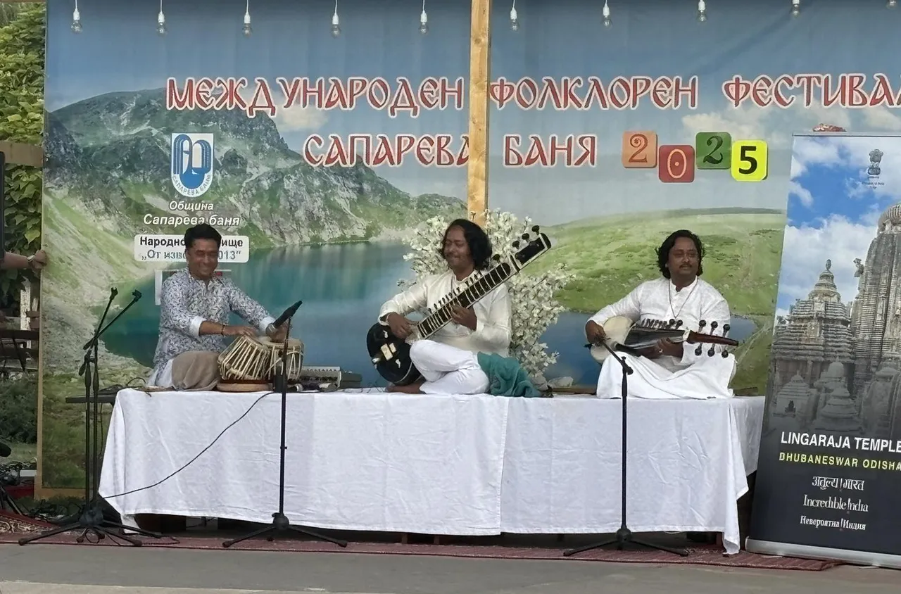 Индийското трио "Махарадж" с вдъхновяващ концерт в Сапарева баня