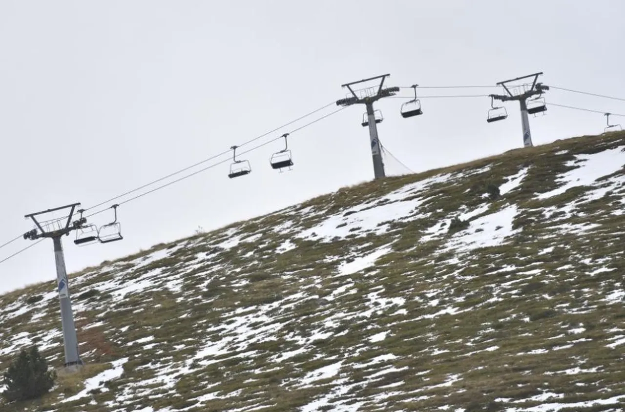 Лифт се скъса в Испания, над 30 души са ранени, a 80 остават блокирани
