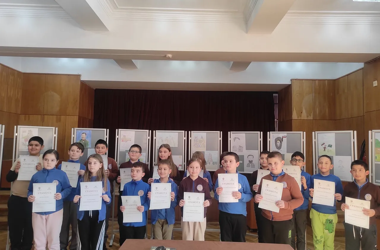 Ученици отличени в конкурс за Трети март в Брезник