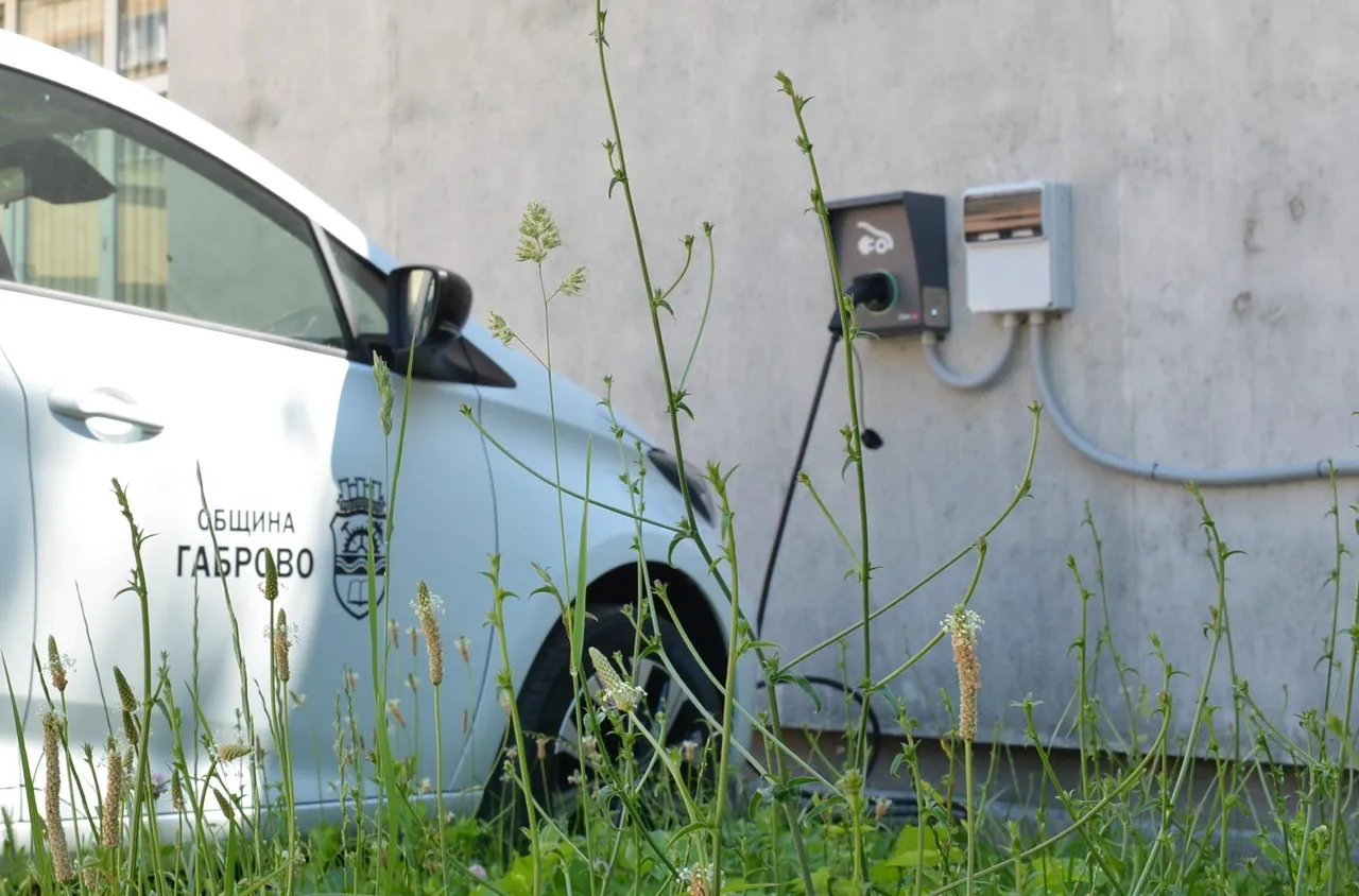 Община Габрово се сдобива с електромобил и зарядна станция за социални дейности
