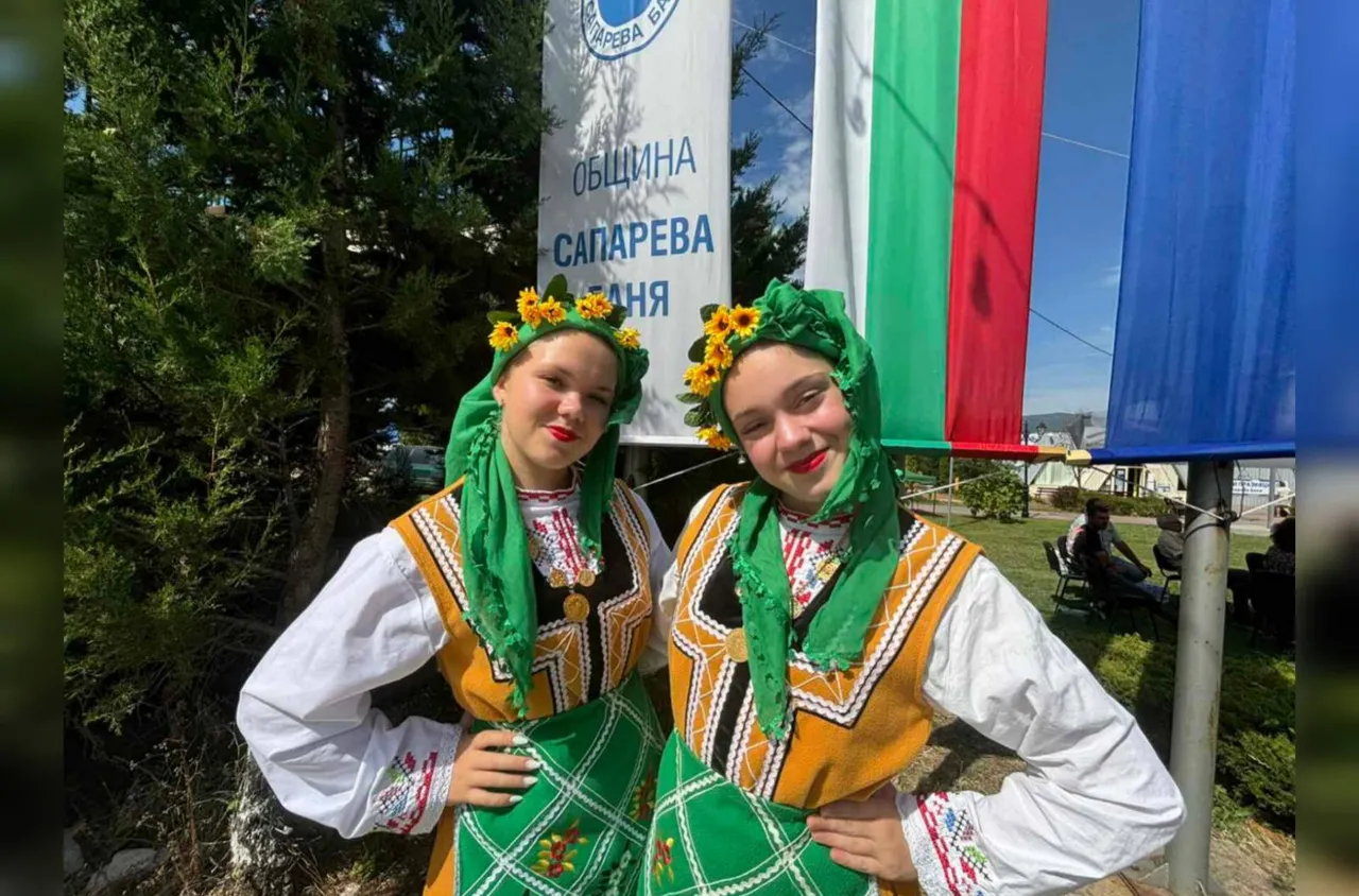 Надпяване, танци и много настроение на фестивала "Мома пее, гора се люлее"