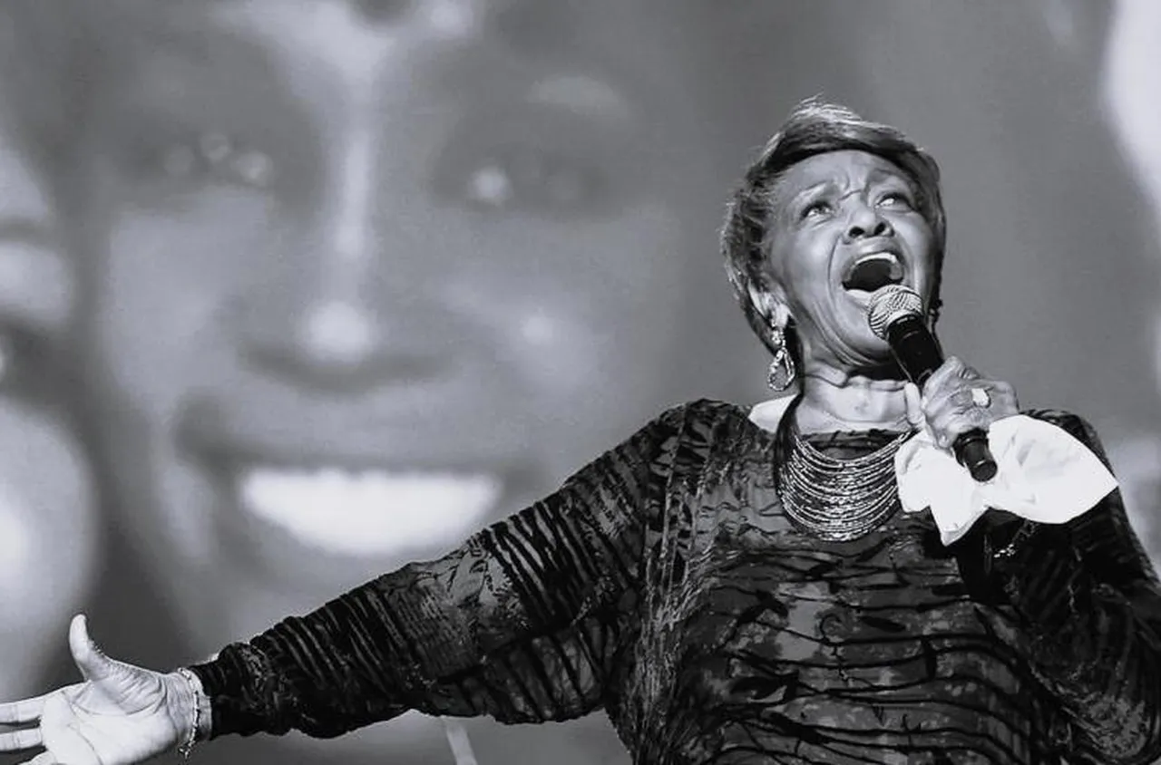 Почина майката на Уитни Хюстън