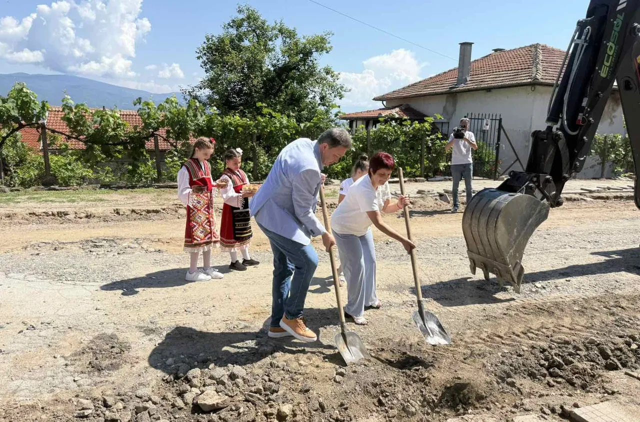 Ремонтират цялостно главната улица в с. Ключ
